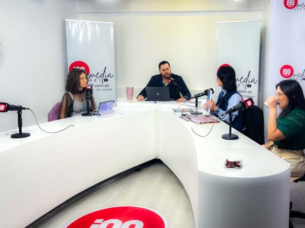 Engaging with the Press: Prof. Mike Chan during his interview with Radio i99, discussing the future of regenerative medicine and its potential impact on Ecuador’s healthcare system. 🎙️📡 #HealthcareInnovation