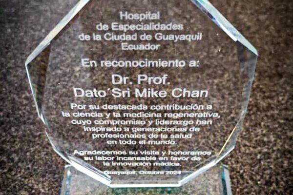 Prof. Mike Chan Honored in Ecuador for Groundbreaking Work in Regenerative Medicine