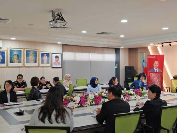 Pathway to Sabah’s Biotech Hub: The important meeting reflected the collaborative spirit between the Ministry of Industrial Development and other agencies, all working to establish Sabah as a leading biotech hub.