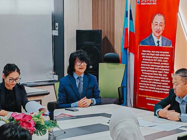 Pioneers of Sabah’s Biotech Transformation: Prof. Chan and Datuk Logijin close up during the productive discussion, both determined to drive innovation and job creation in Sabah’s biotechnology sector.