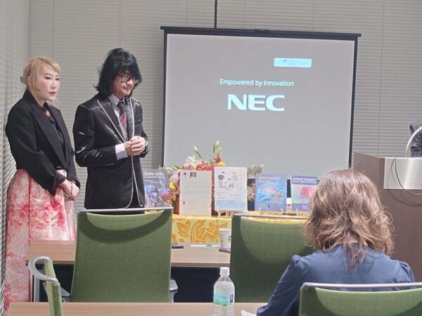 Global Vision in Regenerative Medicine: Prof. Chan speaks passionately at the AMWC Japan press conference, joined by Keiko Kimura, about his mission to establish a bio-regenerative treatment center in Japan, further strengthening ties with Japanese medical professionals.