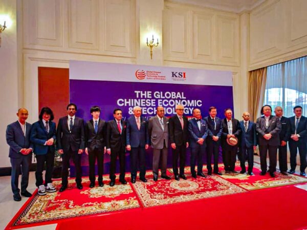 Prof. Mike Chan and summit leaders gather for a group photo with Cambodian Deputy Prime Minister H.E. Aun Pornmoniroth, emphasizing the importance of collaboration in global healthcare initiatives.