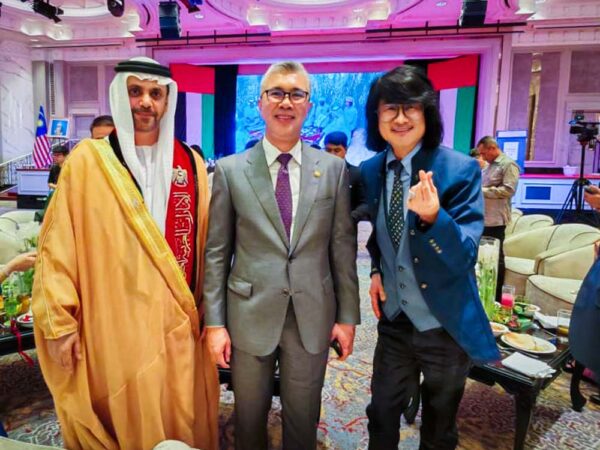 Prof. Mike Chan with UAE Ambassador to Malaysia H.E. Dr. Mubarak Saeed AlDhaheri and Malaysia’s Minister of Investment, Trade, and Industry, Datuk Seri Tengku Zafrul Abdul Aziz, during the 53rd National Day celebration at the JW Marriott Hotel in Kuala Lumpur.