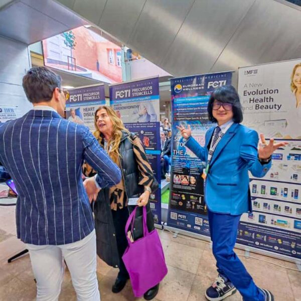 Networking at ICIM 2024 – Healthcare professionals and researchers connect during the 6th International Congress of Integrative Medicine, exchanging ideas and innovations in integrative oncology.